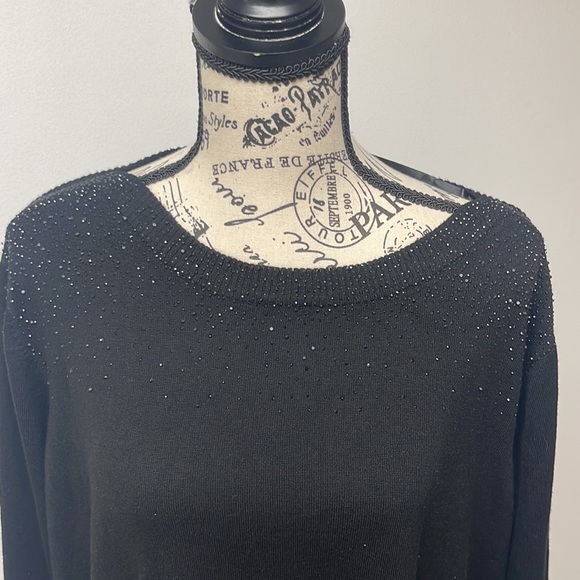 In good used condition Woman’s Cable & Gauge sweater. Size is 2X. - Picture 6 of 16